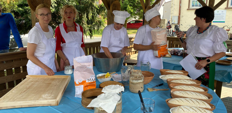 Wesołe babki i „sznita z tustym”